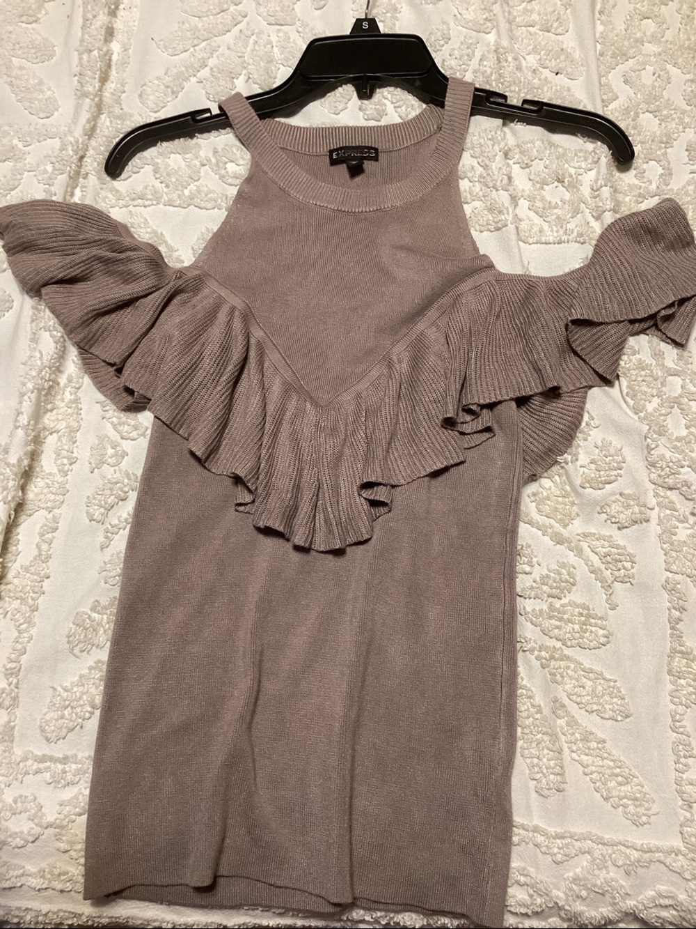 Express Ruffle Cold-Shoulder Top - Picture 3 of 5